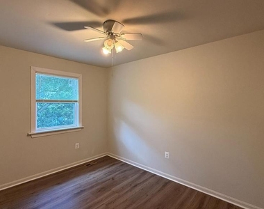 2015 Mayflower Drive - Photo Thumbnail 8