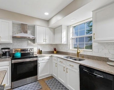 3504 Lacrosse Court - Photo Thumbnail 16