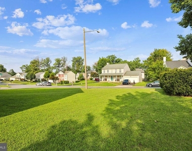 3504 Lacrosse Court - Photo Thumbnail 7