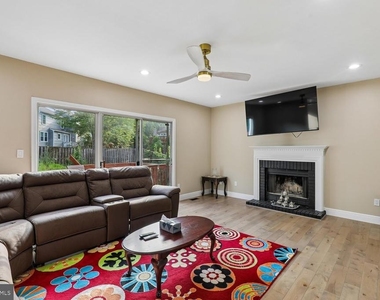 3504 Lacrosse Court - Photo Thumbnail 9
