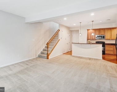15072 Leicestershire Street - Photo Thumbnail 3