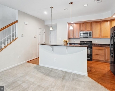 15072 Leicestershire Street - Photo Thumbnail 6