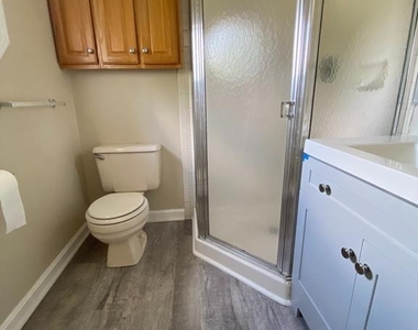 8701 Point Of Woods Drive - Photo Thumbnail 6