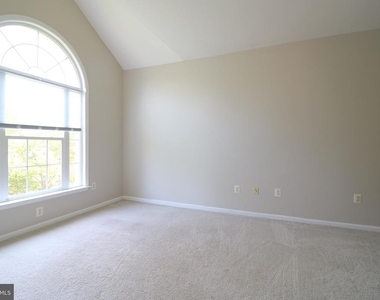 22078 Vantage Pointe Place - Photo Thumbnail 15