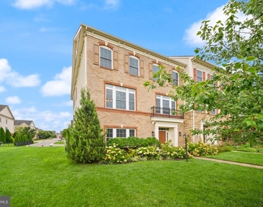 42532 Rowderbury Square - Photo Thumbnail 1