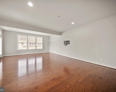 42532 Rowderbury Square - Photo Thumbnail 24