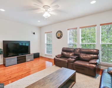 25501 Amber Gate Terrace - Photo Thumbnail 11