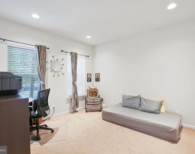 25501 Amber Gate Terrace - Photo Thumbnail 24