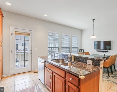 25501 Amber Gate Terrace - Photo Thumbnail 5