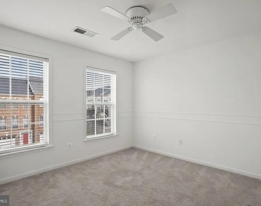 24689 Siltstone Square - Photo Thumbnail 16