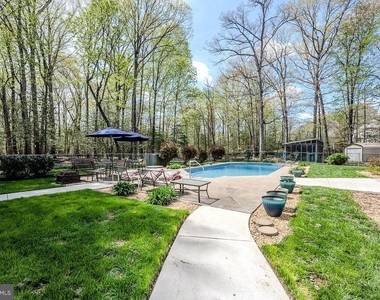 18224 Green Boulevard - Photo Thumbnail 6