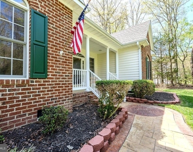 18224 Green Boulevard - Photo Thumbnail 12