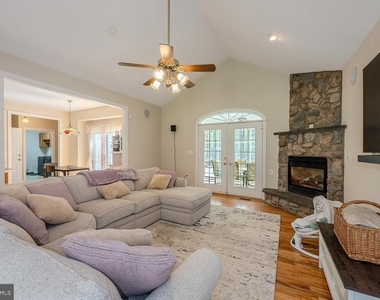 18224 Green Boulevard - Photo Thumbnail 14