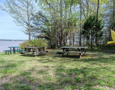18224 Green Boulevard - Photo Thumbnail 10