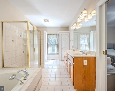 18224 Green Boulevard - Photo Thumbnail 21