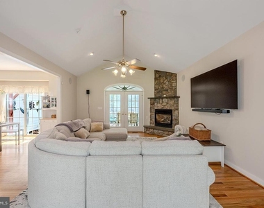 18224 Green Boulevard - Photo Thumbnail 3