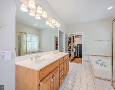 18224 Green Boulevard - Photo Thumbnail 22