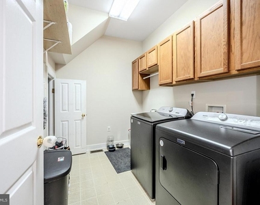 18224 Green Boulevard - Photo Thumbnail 24