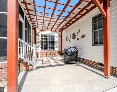 18224 Green Boulevard - Photo Thumbnail 5