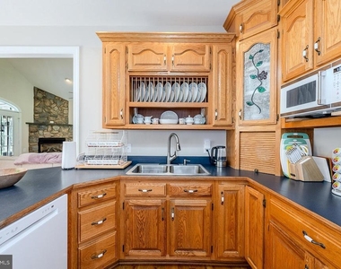 18224 Green Boulevard - Photo Thumbnail 16