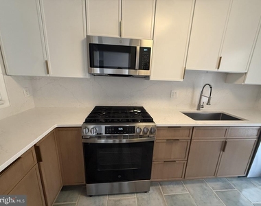 10050 Oakton Terrace Road - Photo Thumbnail 3