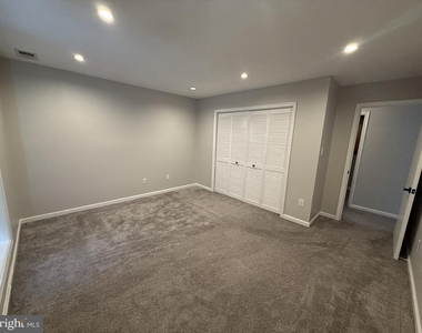 10050 Oakton Terrace Road - Photo Thumbnail 13
