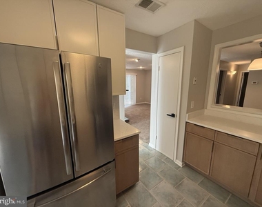 10050 Oakton Terrace Road - Photo Thumbnail 6