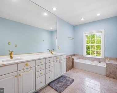 2026 Mayfair Mclean Court - Photo Thumbnail 34