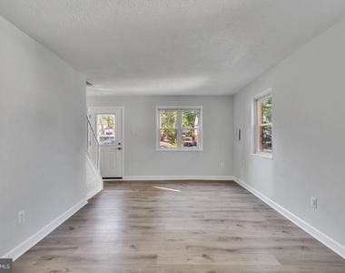 5809 Fifer - Photo Thumbnail 3