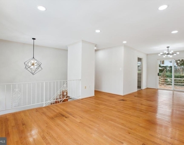 4904 Chanticleer Avenue - Photo Thumbnail 3