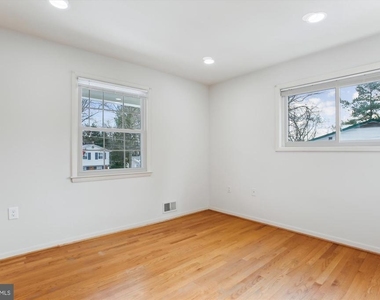 4904 Chanticleer Avenue - Photo Thumbnail 13