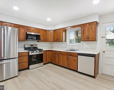 4904 Chanticleer Avenue - Photo Thumbnail 6