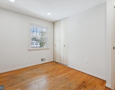 4904 Chanticleer Avenue - Photo Thumbnail 16