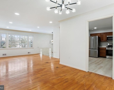 4904 Chanticleer Avenue - Photo Thumbnail 5