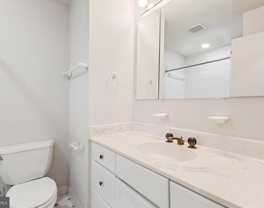 4904 Chanticleer Avenue - Photo Thumbnail 15