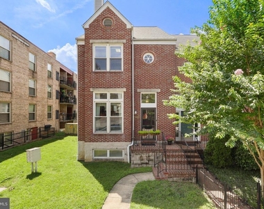 626 N Payne Street - Photo Thumbnail 2