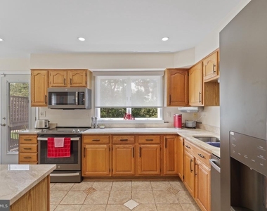 626 N Payne Street - Photo Thumbnail 13