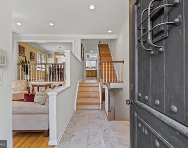 626 N Payne Street - Photo Thumbnail 3