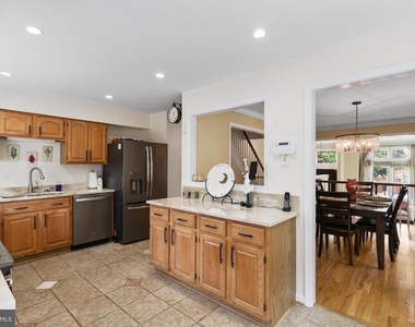 626 N Payne Street - Photo Thumbnail 16