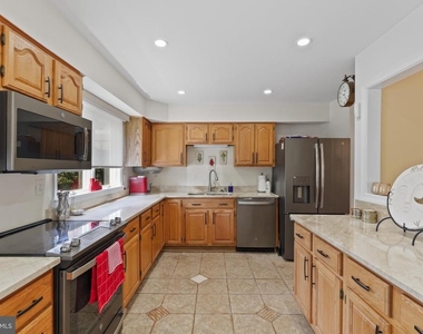 626 N Payne Street - Photo Thumbnail 14