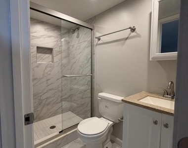 422 Earl Street - Photo Thumbnail 10