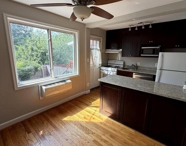 422 Earl Street - Photo Thumbnail 4