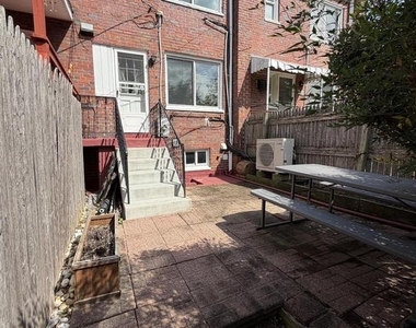 422 Earl Street - Photo Thumbnail 13