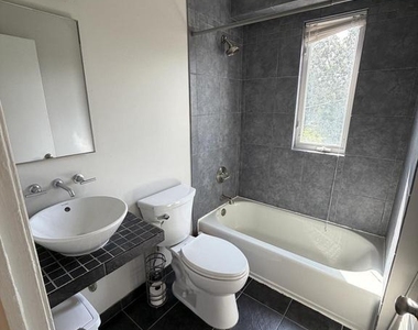422 Earl Street - Photo Thumbnail 5