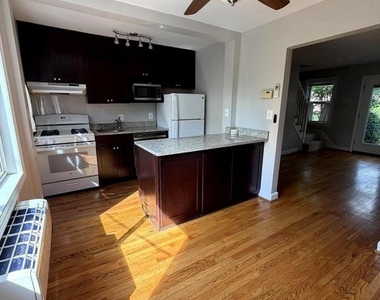 422 Earl Street - Photo Thumbnail 2