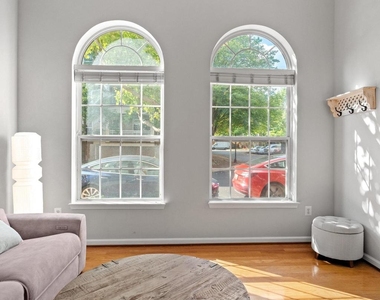 5117 Donovan Drive - Photo Thumbnail 5