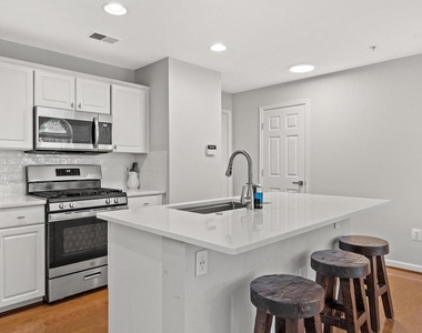 5117 Donovan Drive - Photo Thumbnail 16