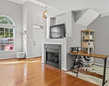 5117 Donovan Drive - Photo Thumbnail 8