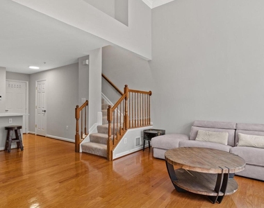 5117 Donovan Drive - Photo Thumbnail 2