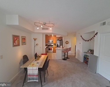 851 N Glebe Road N - Photo Thumbnail 2